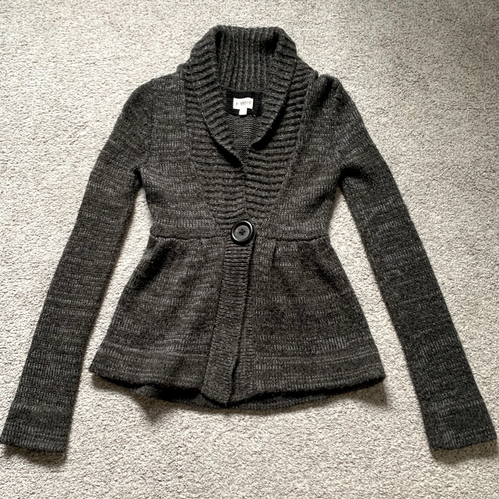 Women's size S sweater with one button closure peplum style in brownish/black